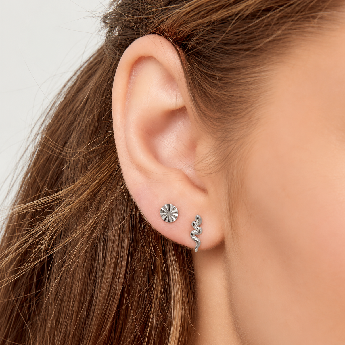 Oorbellen Studs Slang – Zilver. oorbellen