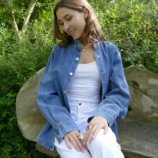 Annelies Denim Blouse — Ruffled Kraagje met Drukknopen Blouse