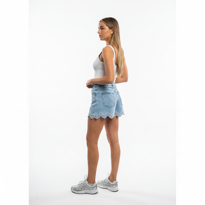 Jasmina Jeans Short met Broderie Rand - Lichtblauw shorts