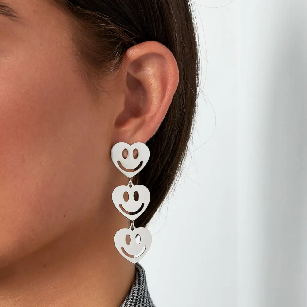 Oorbellen Smiley Hearts – Zilver Oorbellen